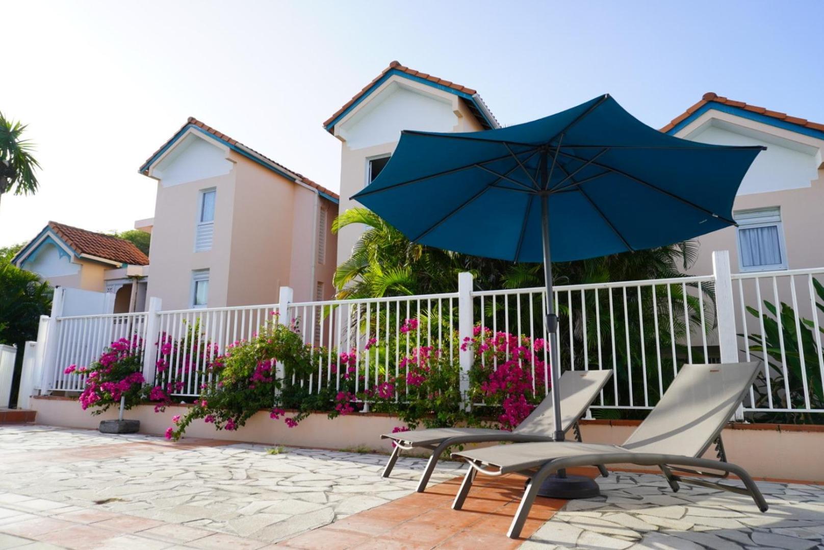 T2 Spacieux, Confort, Piscine & Plage A Sainte-Anne Exterior foto